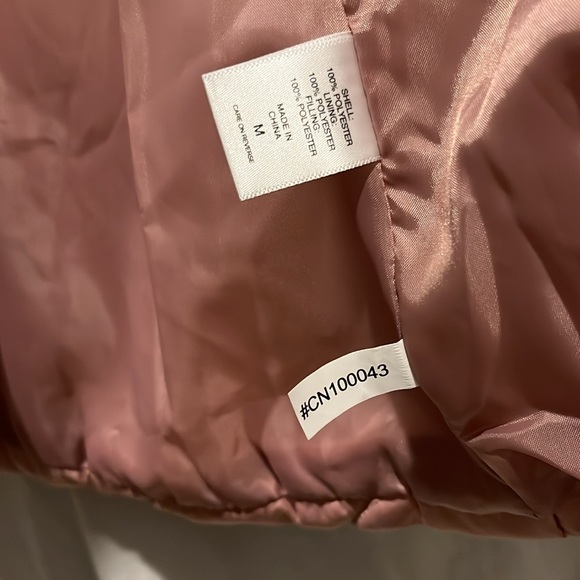 NY&C NWT Quilted vest size Medium zip up slant pockets mauve color - Picture 4 of 5